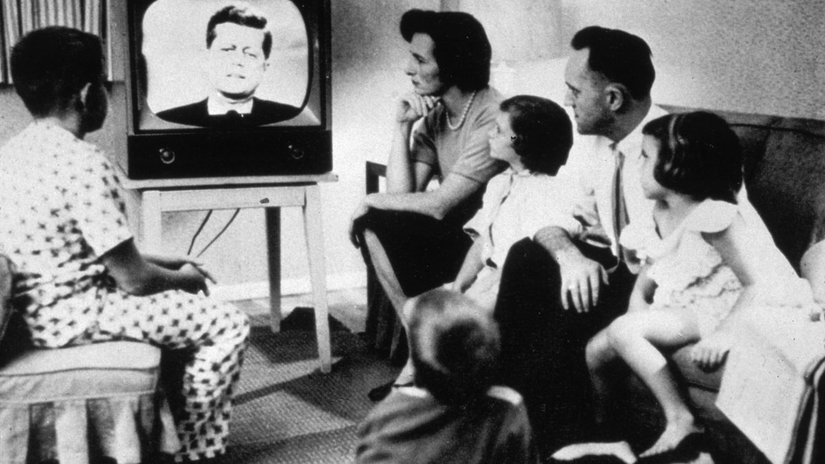 How tv shaped peoples view in America in the 50s and 60s